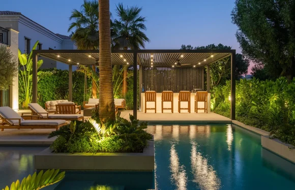 Comparing Gunite, Vinyl, and Fiberglass Pool Contractors