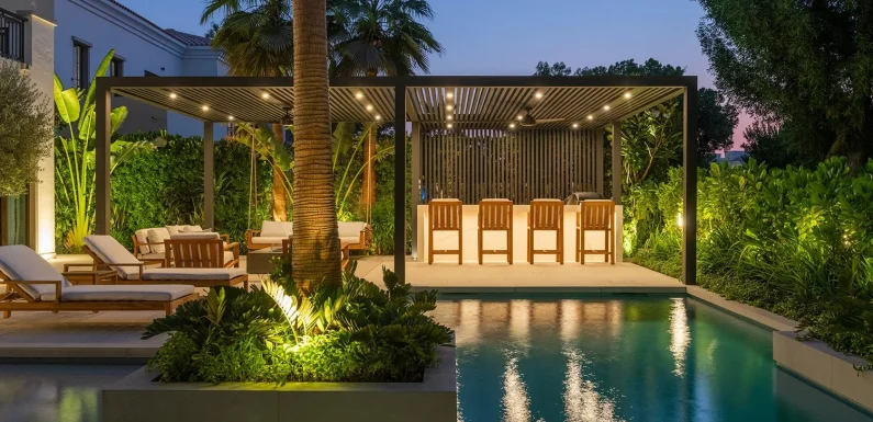 Comparing Gunite, Vinyl, and Fiberglass Pool Contractors